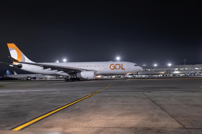 Airbus A330 com as cores da GOL no Aeroporto do Galeão