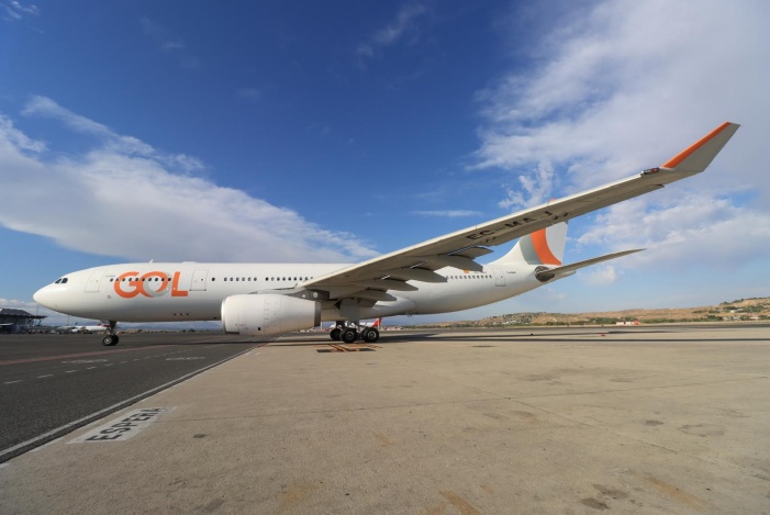 Aeronave Airbus A330 da Gol em solo