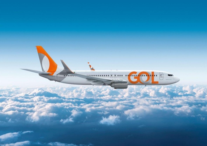 Boeing 737 da GOL em voo acima das nuvens