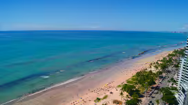 Vista aérea da Praia de Boa Viagem em Recife, Pernambuco.